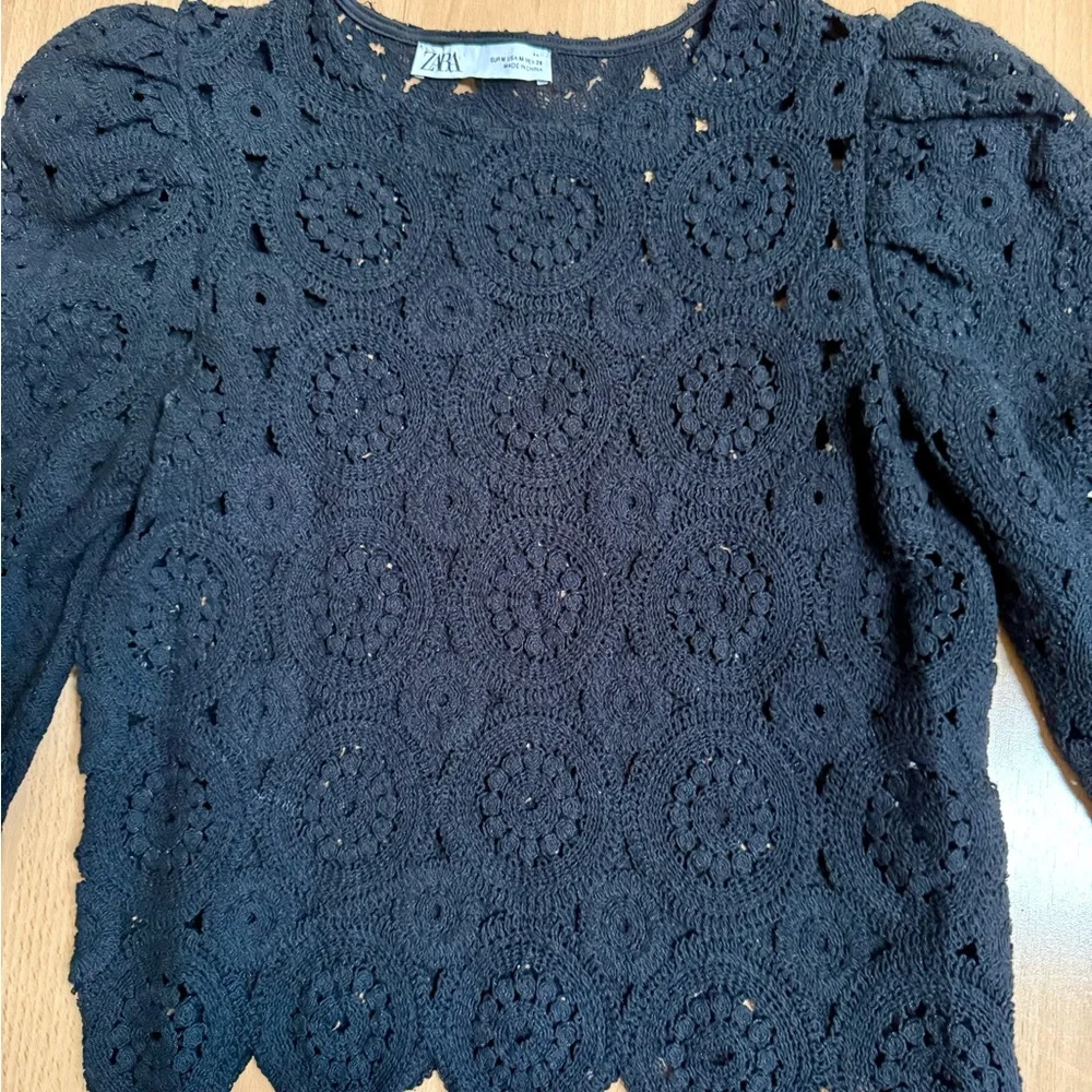 Zara Black Cropped Textured Weave Voluminous Sleeves Crochet Medium